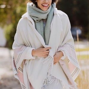 NWOT Siizu Pink & White Poncho Wrap